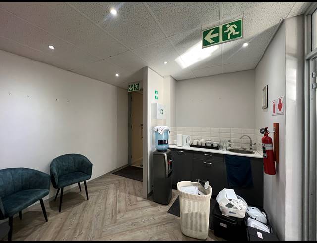 95M² OFFICE TO LET IN HYDE PARK